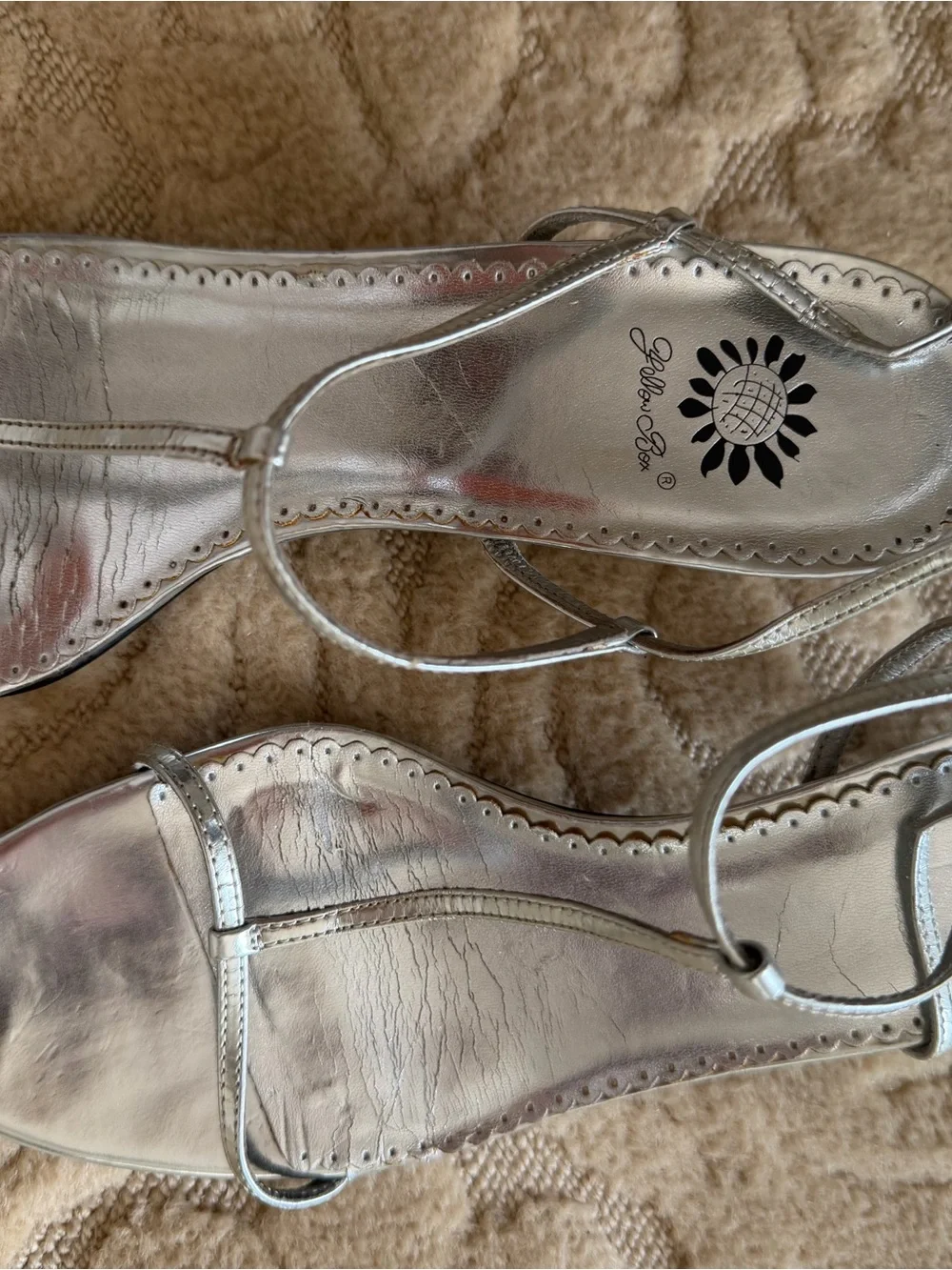 Metallic Silver T-Strap Sandals kitten heel - Picture 2 of 6